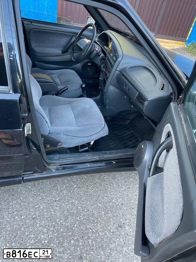 Фото автомобиля LADA 2114, 2006 — госномер Н490РЕ21. Цвет: ЧЕРНЫЙ