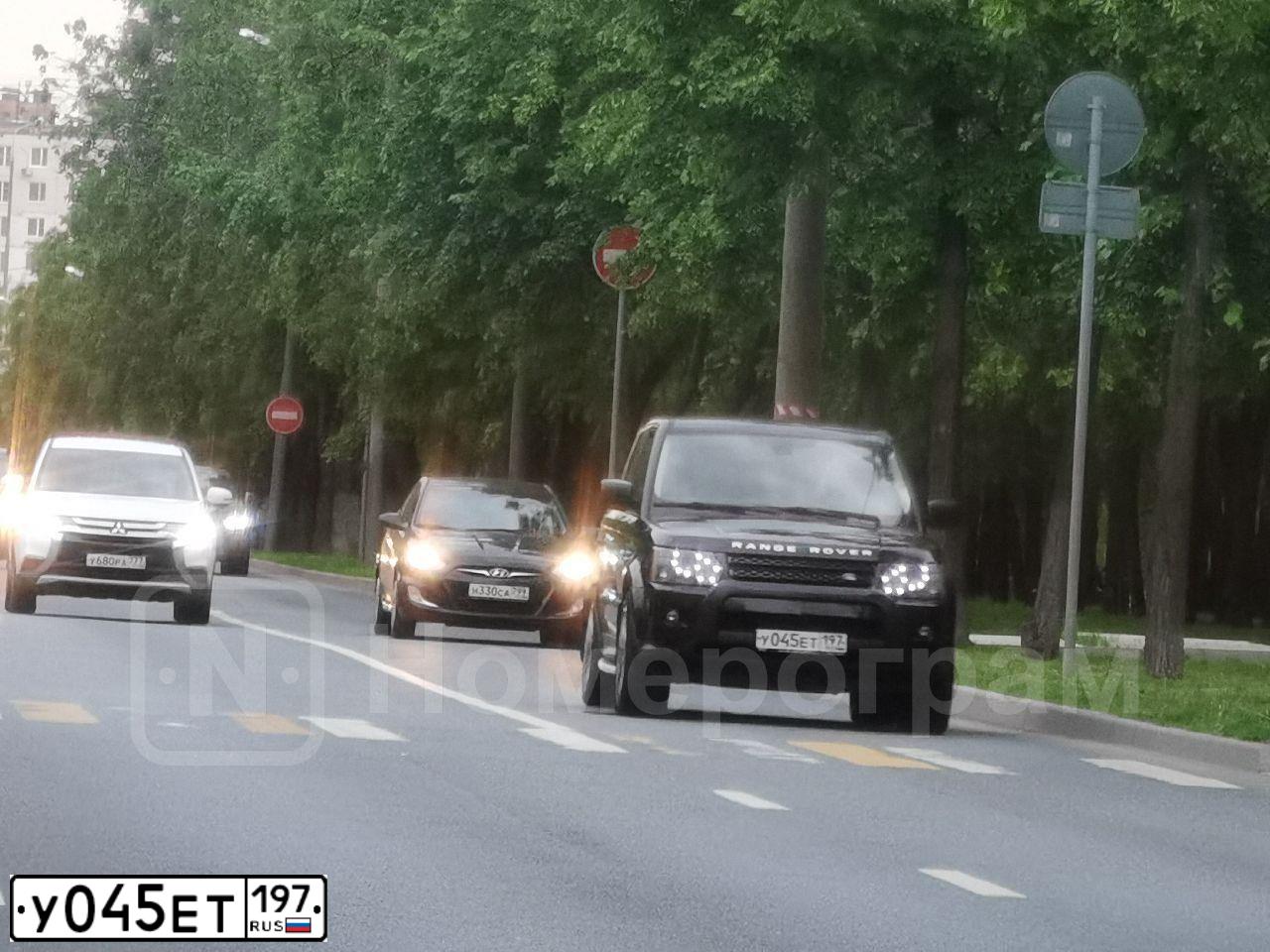 Фото автомобиля LANDROVER RANGE ROVER SPORT, 2010 — госномер У045ЕТ197. Цвет: ЧЕРНЫЙ