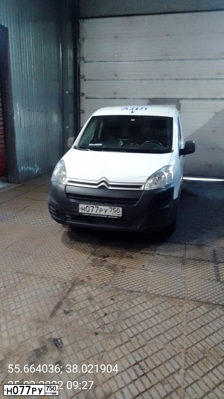 Фото автомобиля CITROEN BERLINGO, 2017 — госномер Н077РУ750. Цвет: БЕЛЫЙ