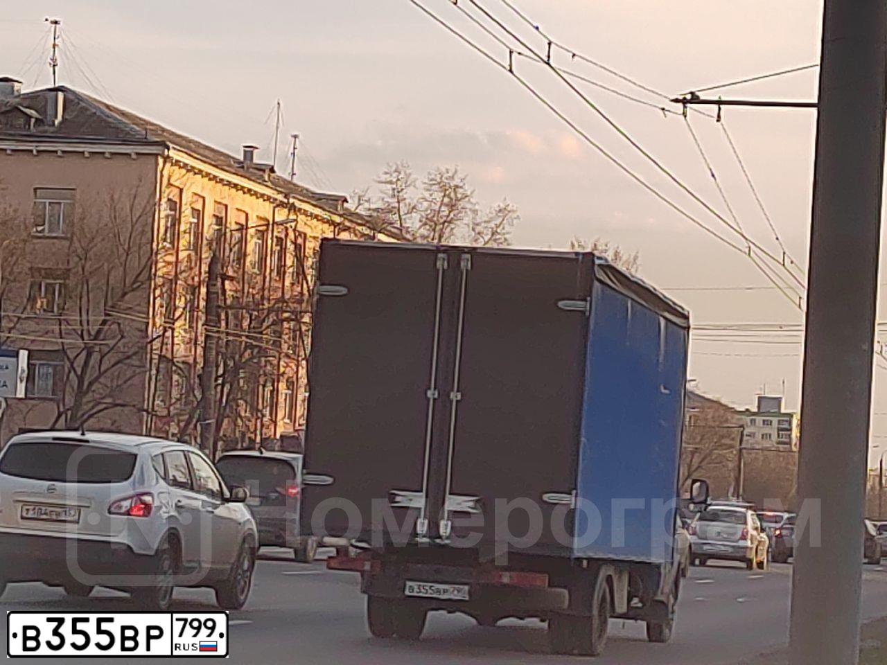 Фото автомобиля TOYOTA CAMRY, 2018 — госномер В355ВР799. Цвет: БЕЛЫЙ