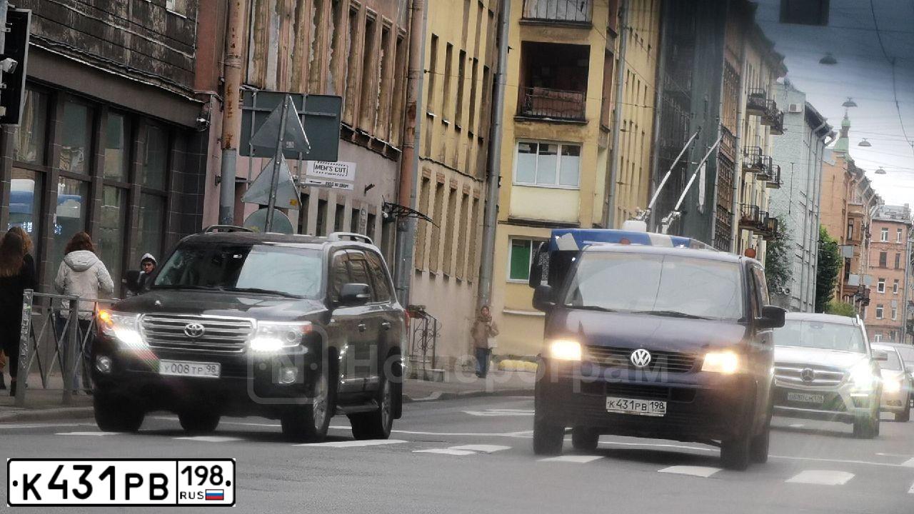 Фото автомобиля VOLKSWAGEN TRANSPORTER, 2007 — госномер К431РВ198. Цвет: ТЕМНО-СИНИЙ