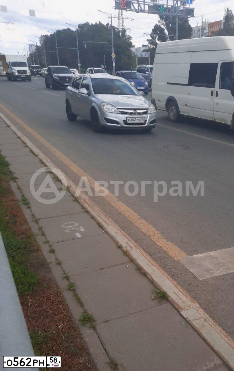 Фото автомобиля OPEL ASTRA, 2013 — госномер О562РН58. Цвет: Серебристый
