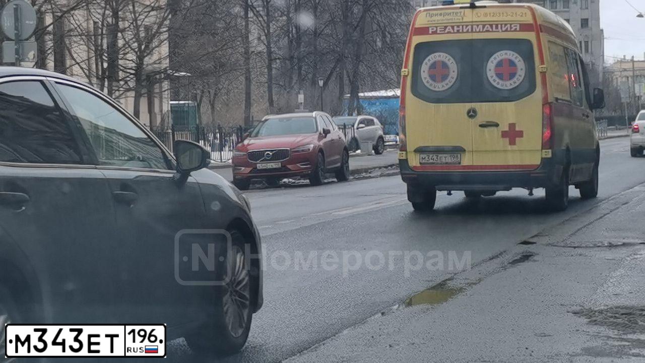 Фото автомобиля LADA 2190 GRANTA, 2019 — госномер М343ЕТ196. Цвет: Белый