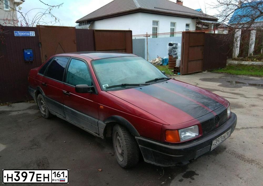 Фото автомобиля VOLKSWAGEN PASSAT, 1989 — госномер К448КР126. Цвет: Красный