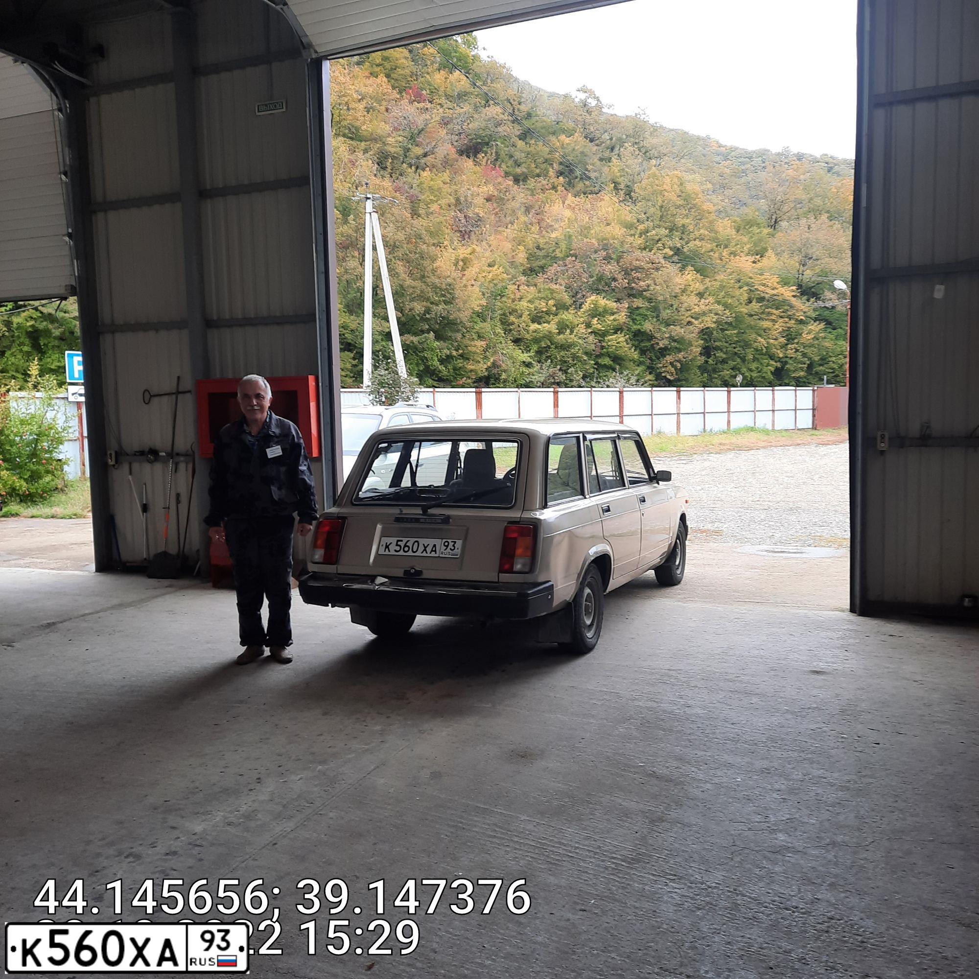 Фото автомобиля LADA 2104, 2009 — госномер В122ВР180. Цвет: Золотисто-бежевый
