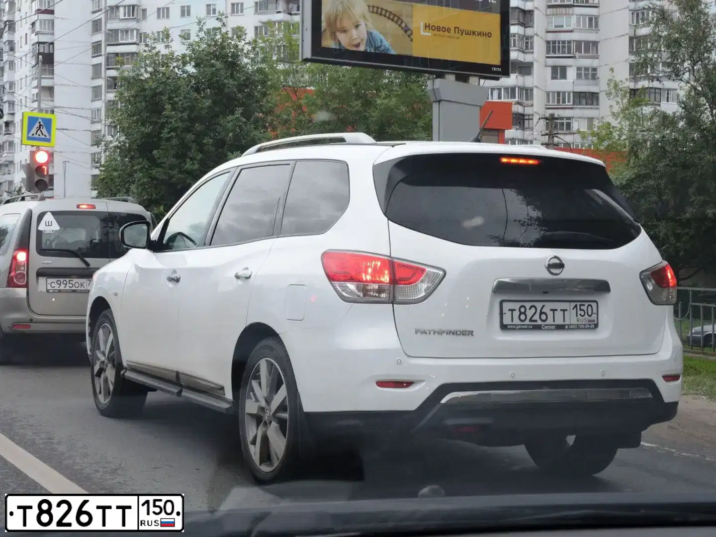 Фото автомобиля NISSAN PATHFINDER, 2015 — госномер Т826ТТ150. Цвет: БЕЛЫЙ