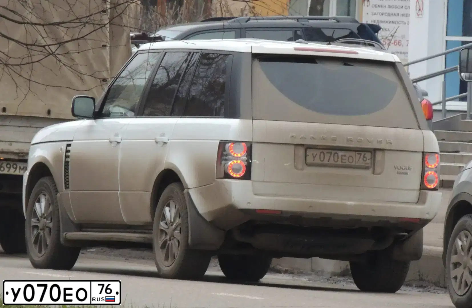 Фото автомобиля LANDROVER RANGE ROVER, 2011 — госномер У070ЕО76. Цвет: Белый