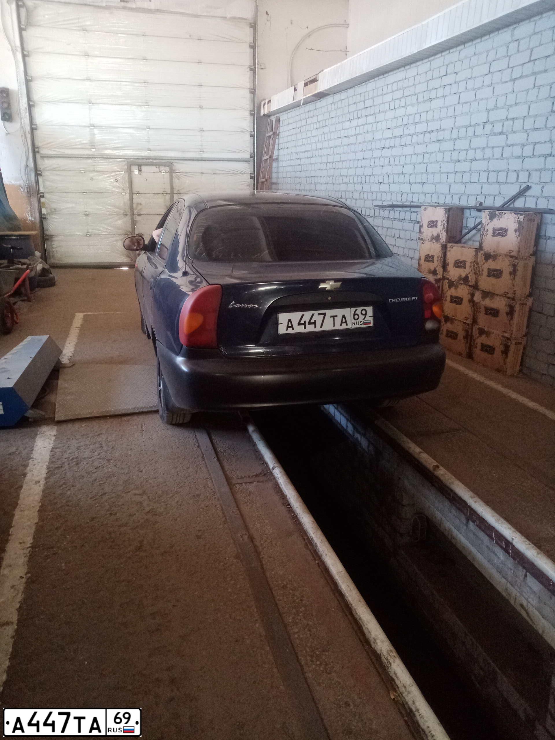 Фото автомобиля CHEVROLET LANOS, 2007 — госномер С007ЕН198. Цвет: СИНИЙ ТЕМНЫЙ