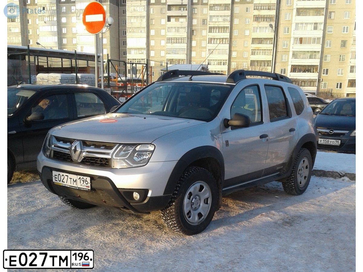 Фото автомобиля RENAULT DUSTER, 2017 — госномер У674НА55. Цвет: СВЕТЛО-СЕРЫЙ