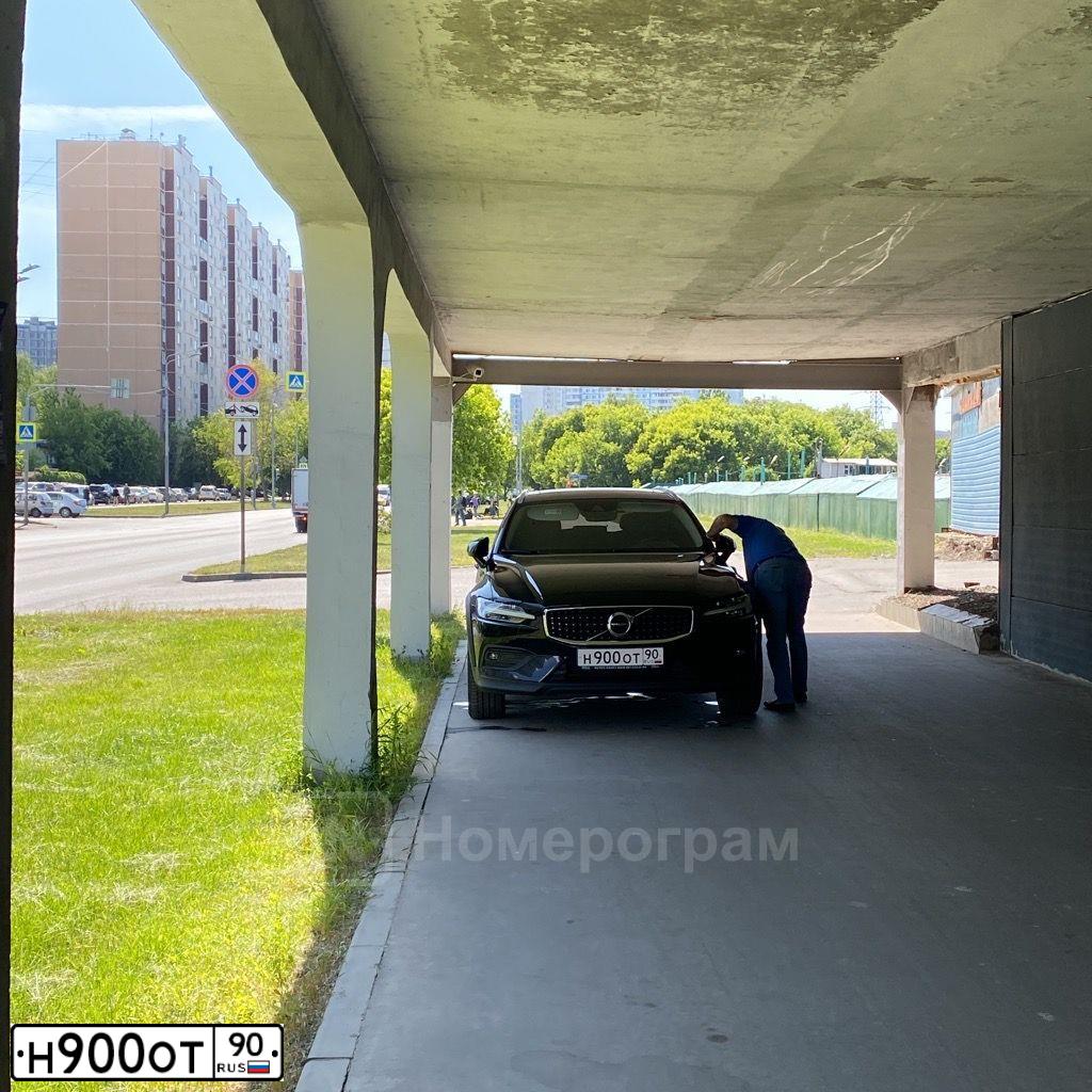 Фото автомобиля TOYOTA PRIUS, 2008 — госномер Р319АА977. Цвет: синий
