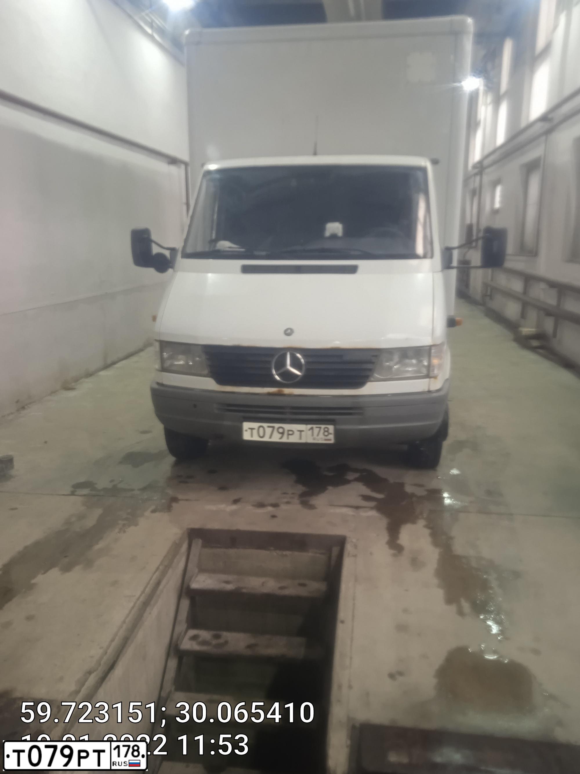 Фото автомобиля MERCEDES SPRINTER, 1999 — госномер Т079РТ178. Цвет: БЕЛЫЙ