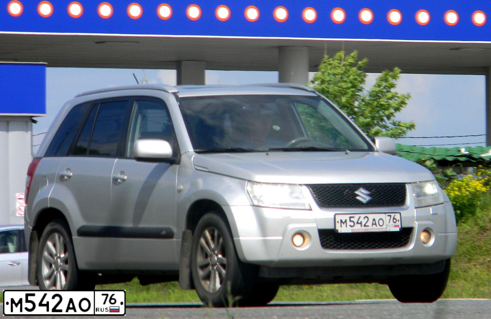 Фото автомобиля SUZUKI /GRAND/ VITARA, 2008 — госномер М542АО76. Цвет: СЕРЫЙ