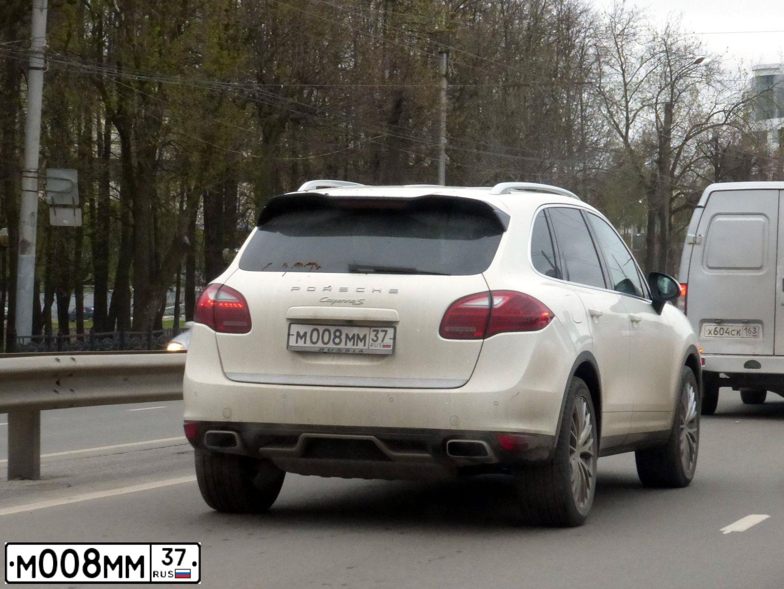 Фото автомобиля PORSCHE CAYENNE, 2010 — госномер Х979ВХ37. Цвет: Белый