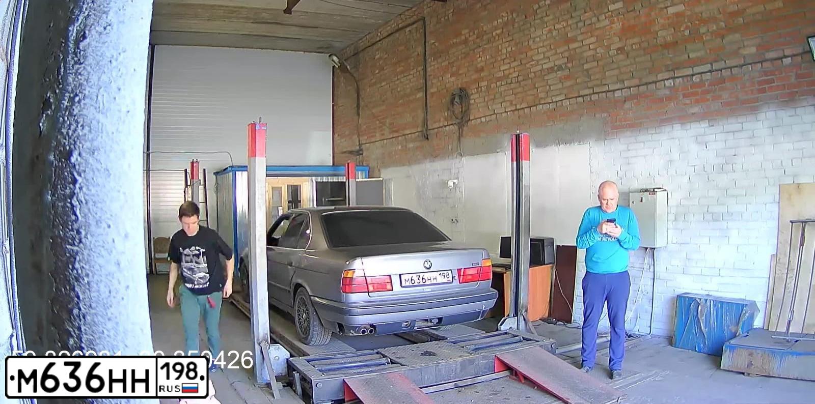 Фото автомобиля BMW SERIE 5, 1991 — госномер С152УК198. Цвет: СЕРЫЙ