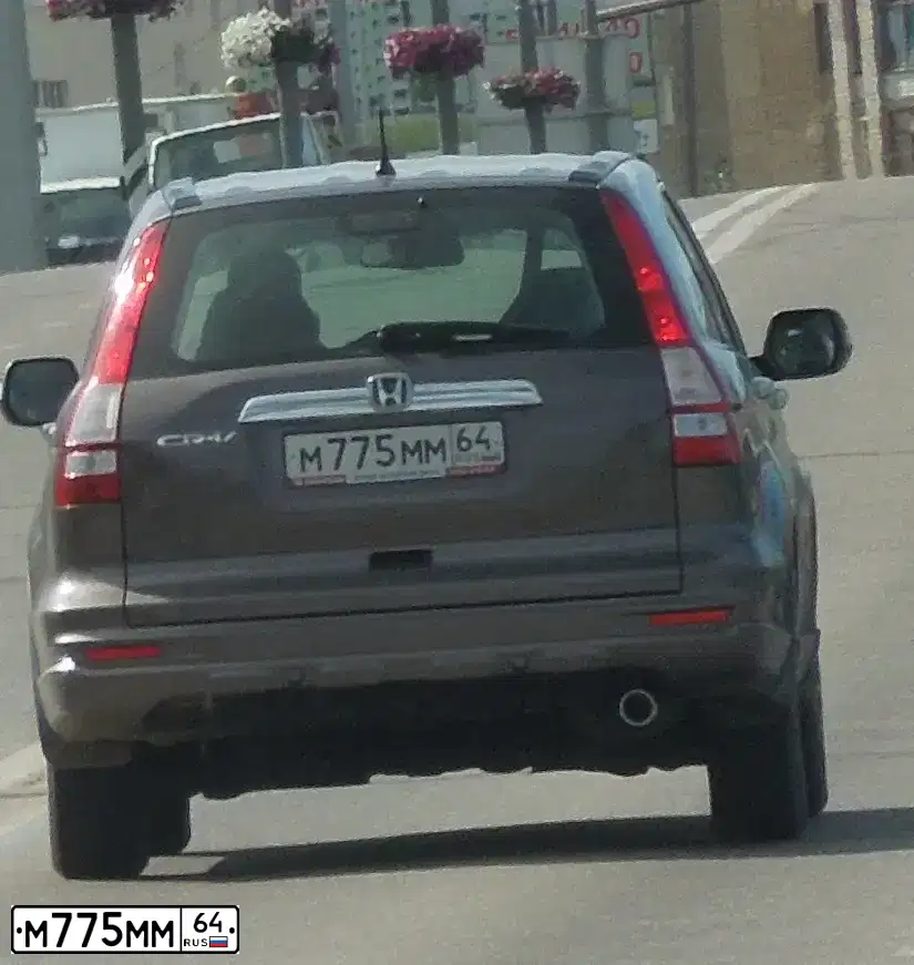 Фото автомобиля HONDA CR-V, 2010 — госномер М775ММ64. Цвет: Коричневый