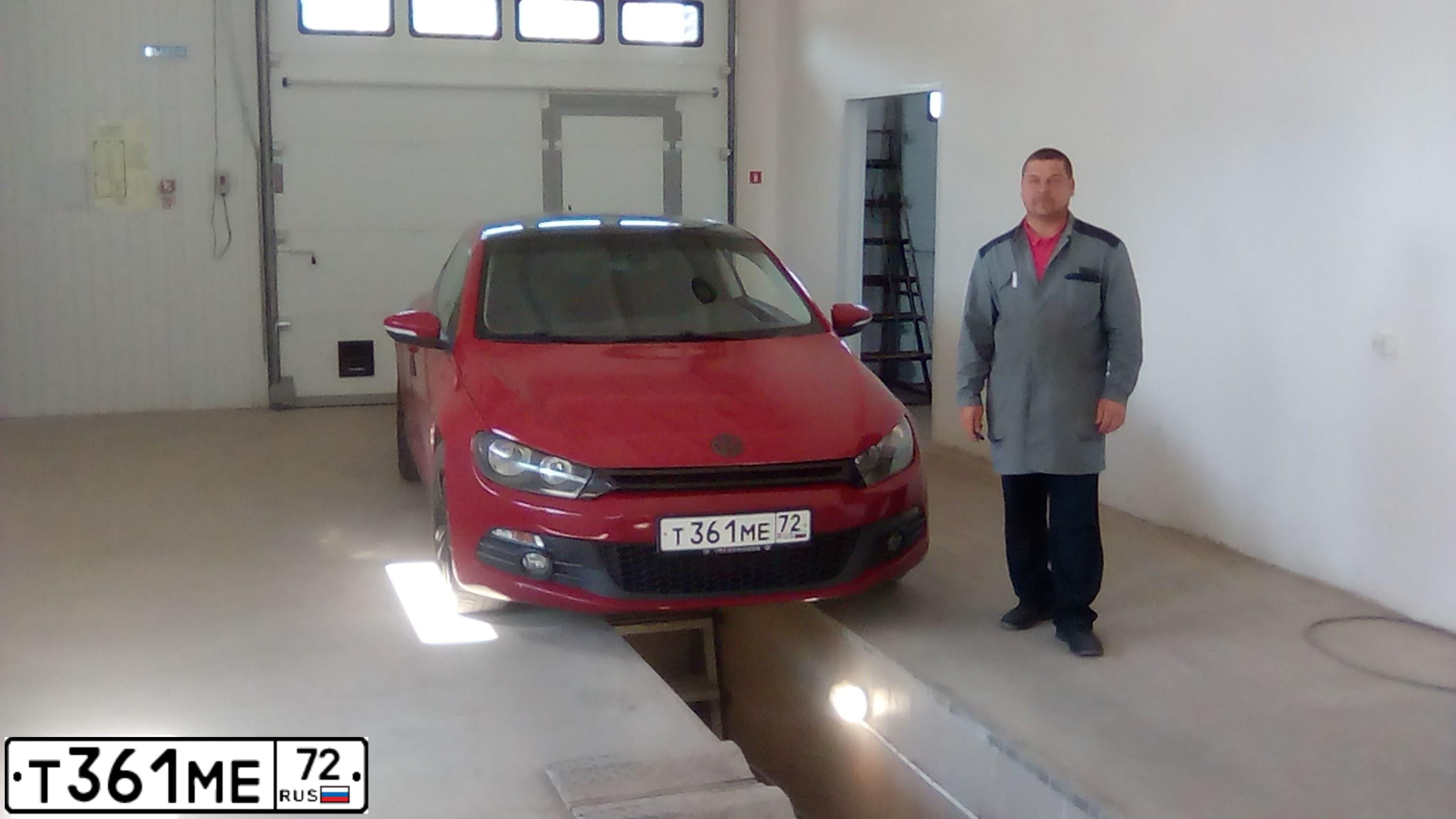 Фото автомобиля VOLKSWAGEN SCIROCCO, 2009 — госномер Т361МЕ72. Цвет: Красный