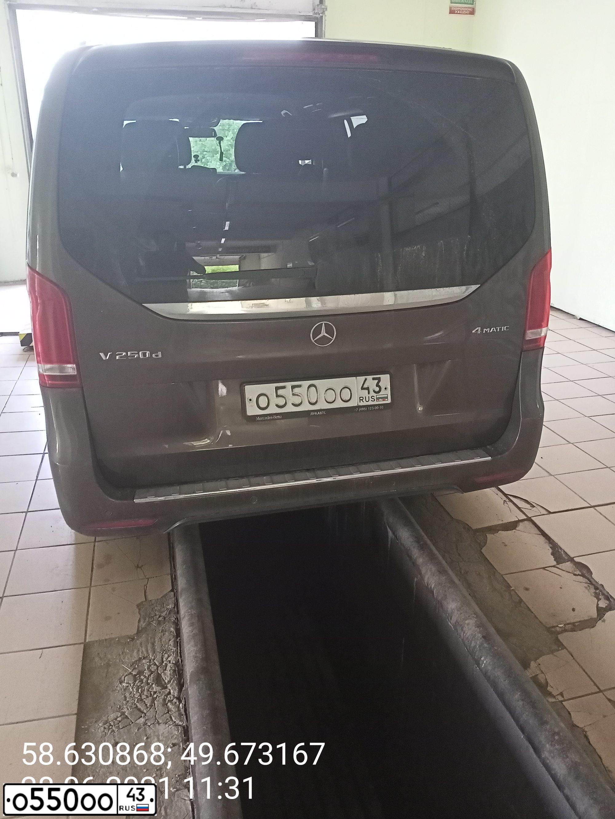 Фото автомобиля MERCEDES VITO, 2016 — госномер Е050ВЕ11. Цвет: ЧЕРНЫЙ