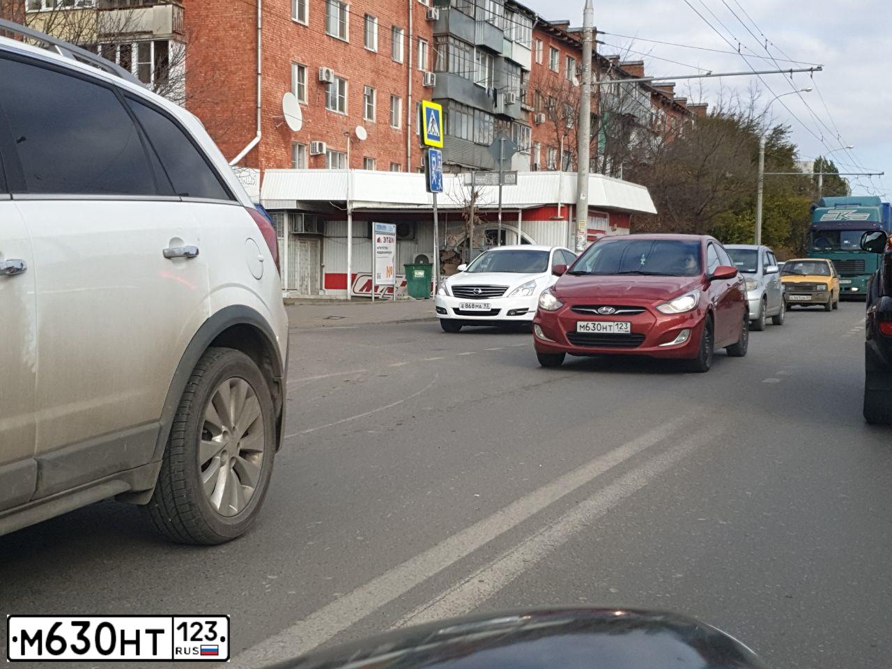 Фото автомобиля HYUNDAI SOLARIS, 2014 — госномер М630НТ123. Цвет: КРАСНЫЙ ГРАНАТ