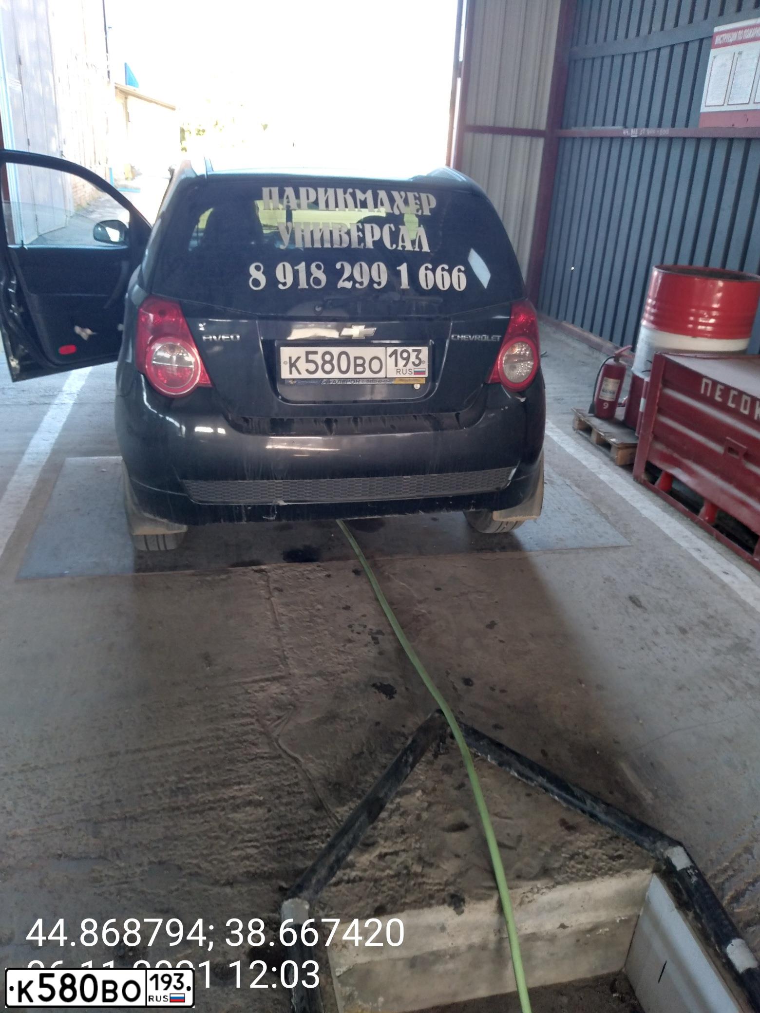 Фото автомобиля CHEVROLET AVEO, 2009 — госномер Х232УВ64. Цвет: ЧЕРНЫЙ