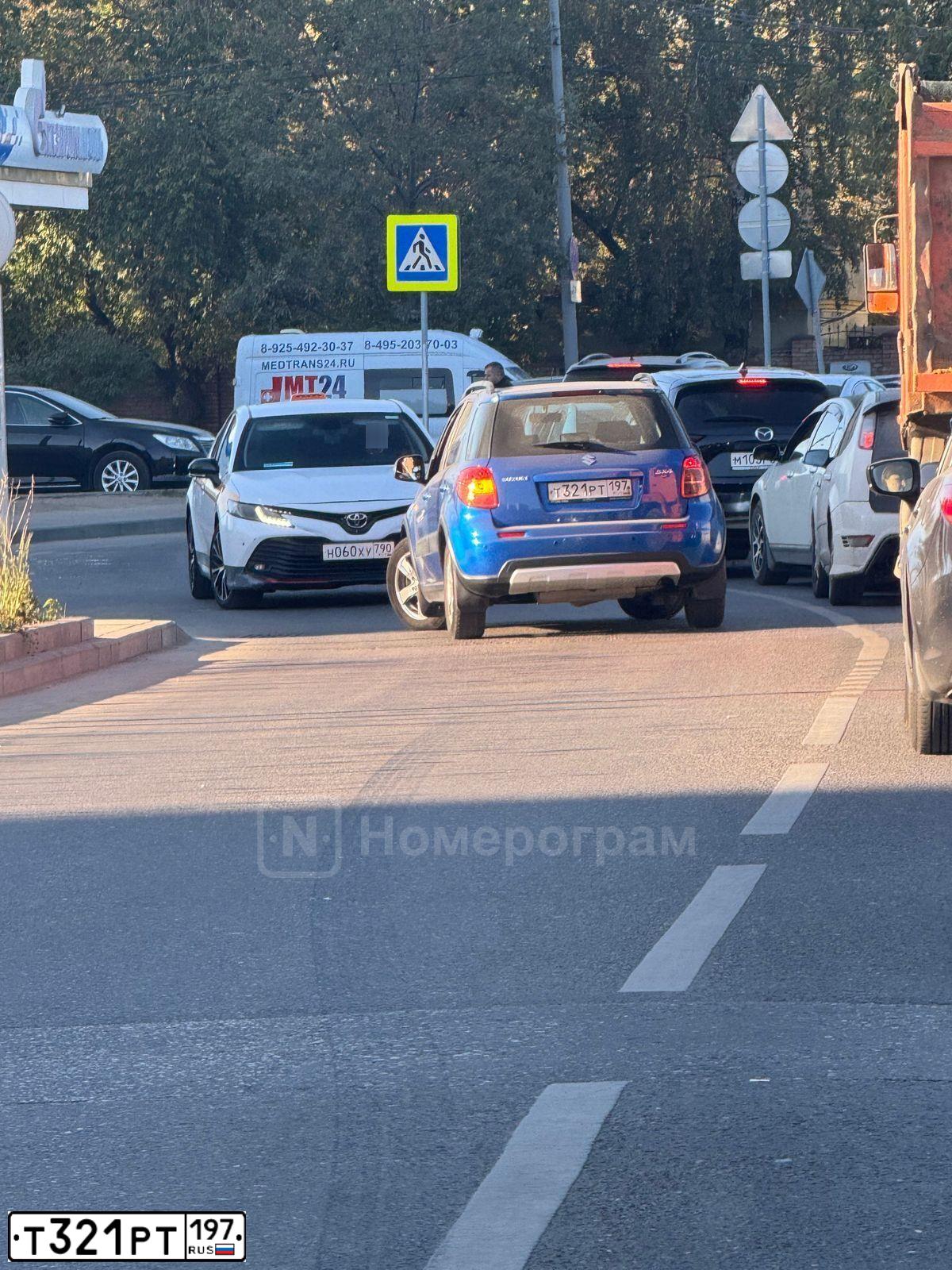 Фото автомобиля SUZUKI SX 4, 2011 — госномер М136ВС550. Цвет: СИНИЙ
