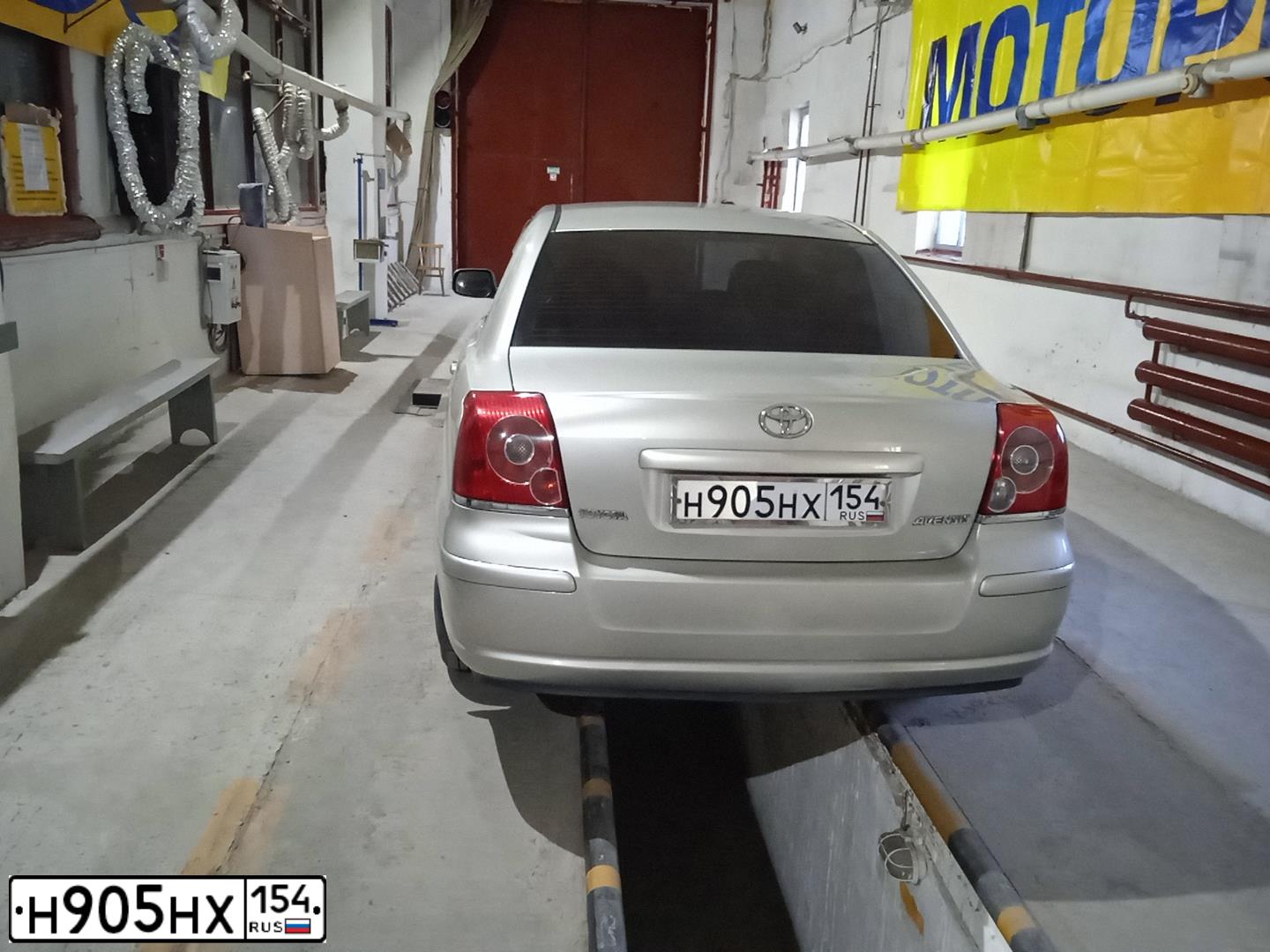 Фото автомобиля TOYOTA AVENSIS, 2008 — госномер Н905НХ154. Цвет: СЕРЕБРИСТЫЙ
