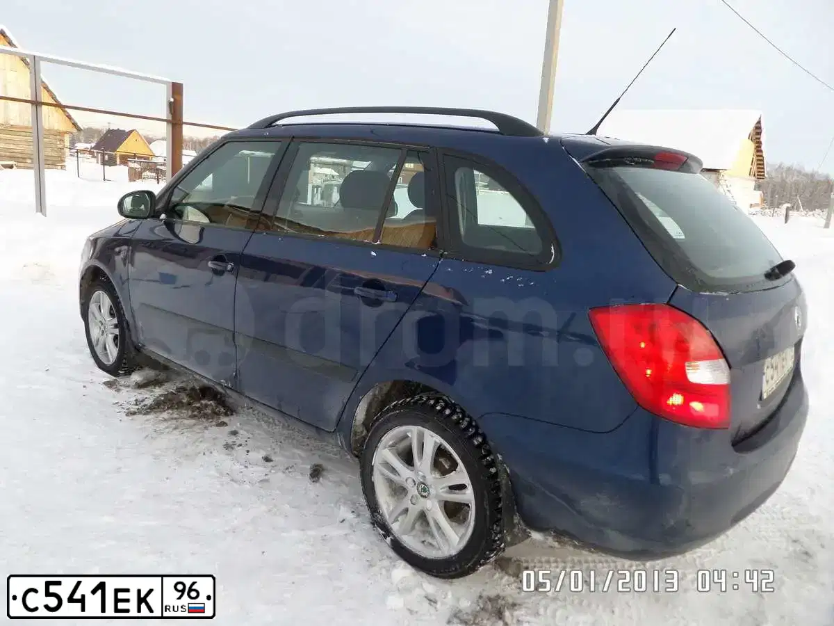Фото автомобиля SKODA FABIA, 2010 — госномер С541ЕК96. Цвет: ТЕМНО - СИНИЙ