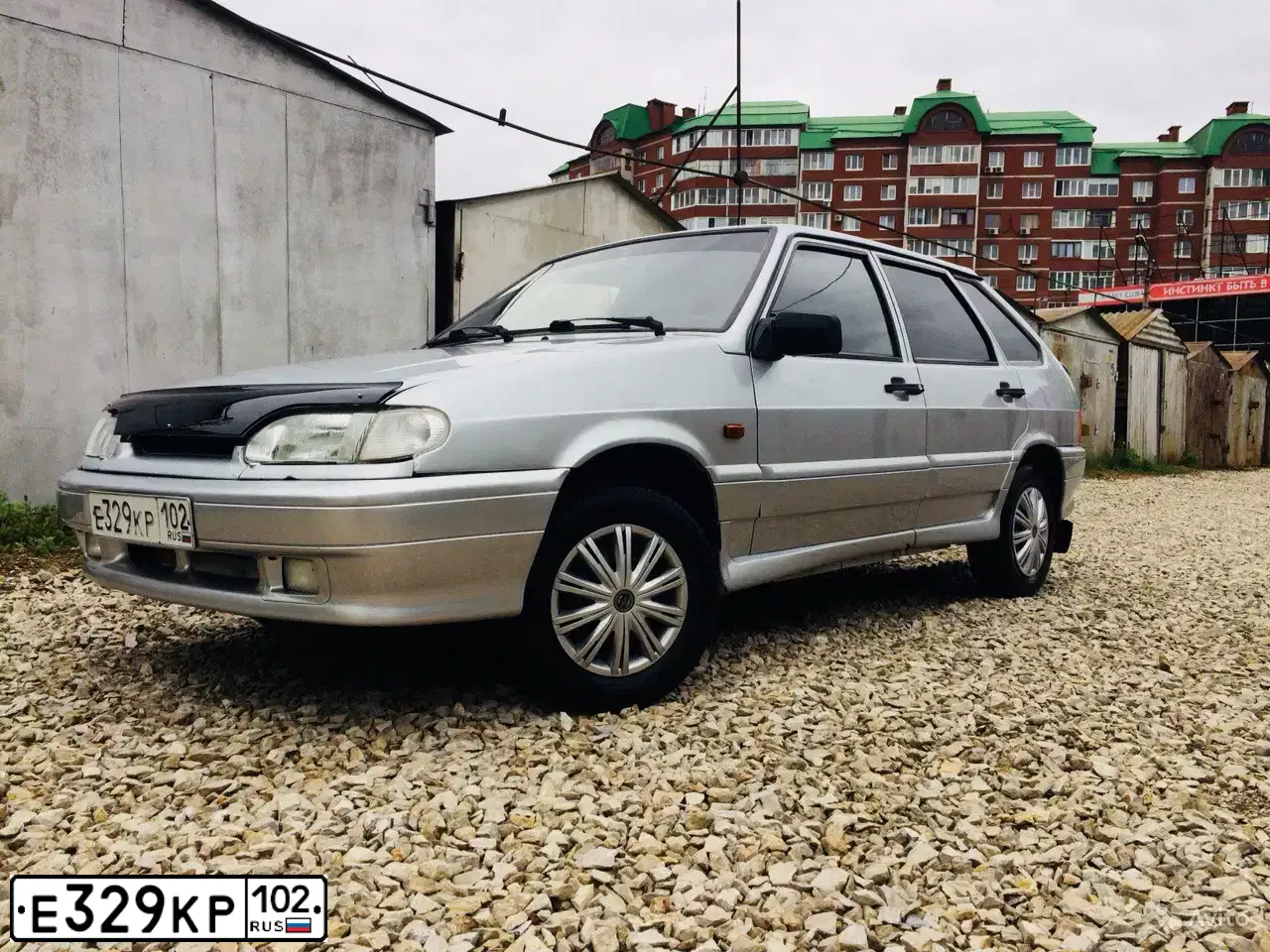 Фото автомобиля LADA 2114 SAMARA, 2008 — госномер Е329КР102. Цвет: светло-серебристый металлик