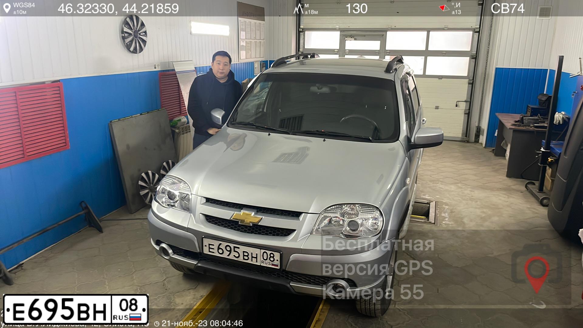 Фото автомобиля CHEVROLET NIVA, 2016 — госномер Е695ВН08. Цвет: СВЕТЛО-СЕРЕБ.  МЕТАЛ
