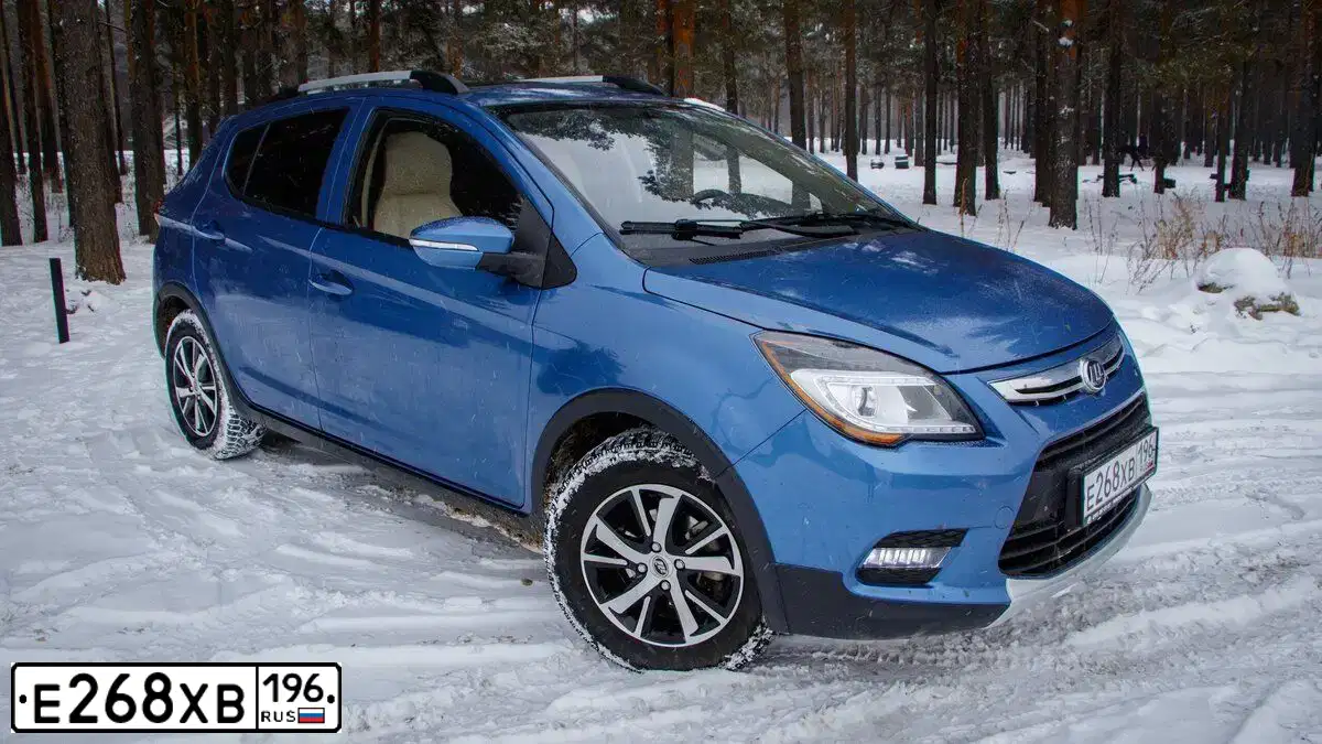 Фото автомобиля LIFAN X 50, 2017 — госномер Е268ХВ196. Цвет: СИНИЙ