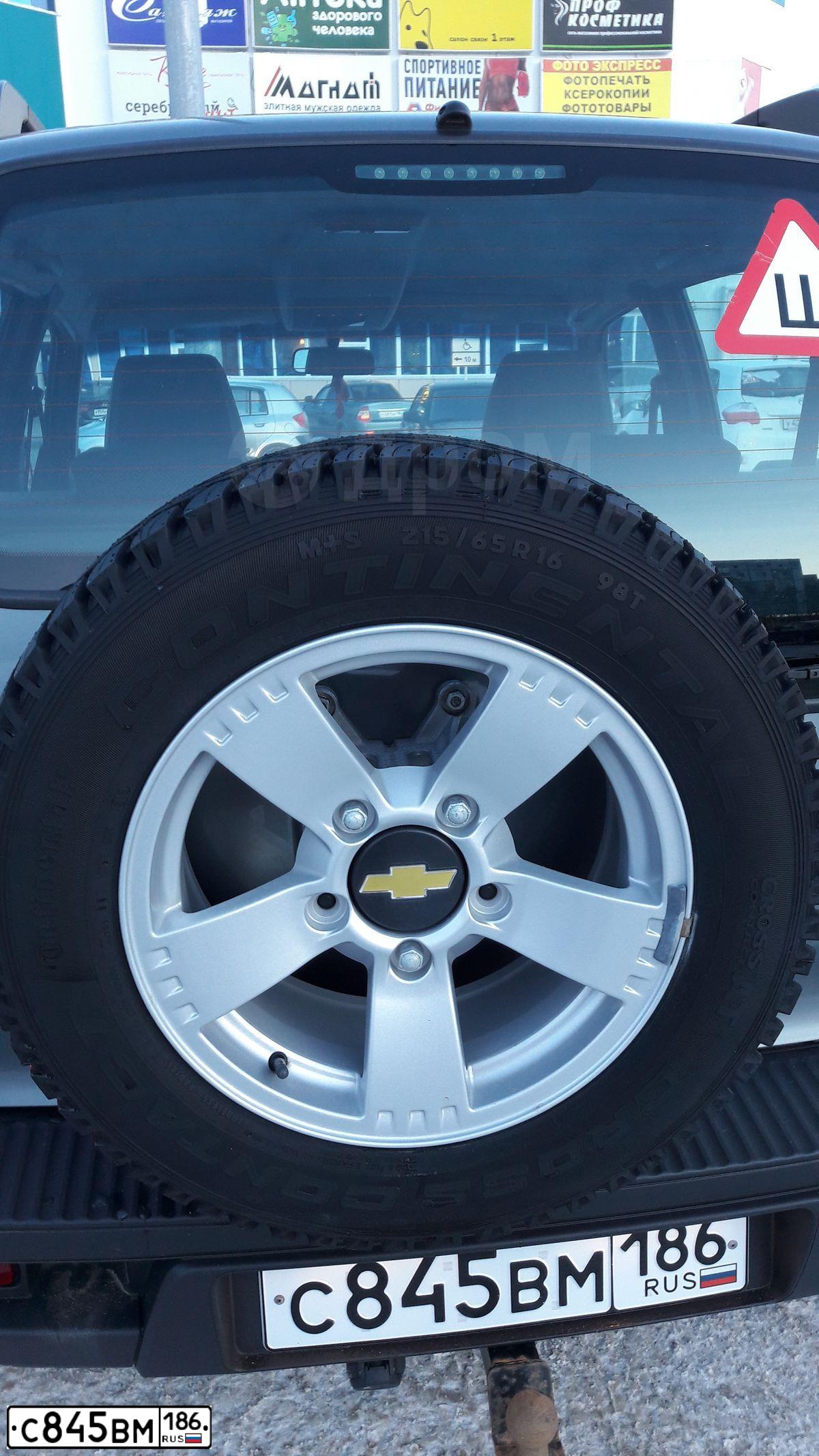 Фото автомобиля CHEVROLET NIVA, 2015 — госномер С845ВМ186. Цвет: ТЕМНО-СЕРЫЙ МЕТАЛЛИК