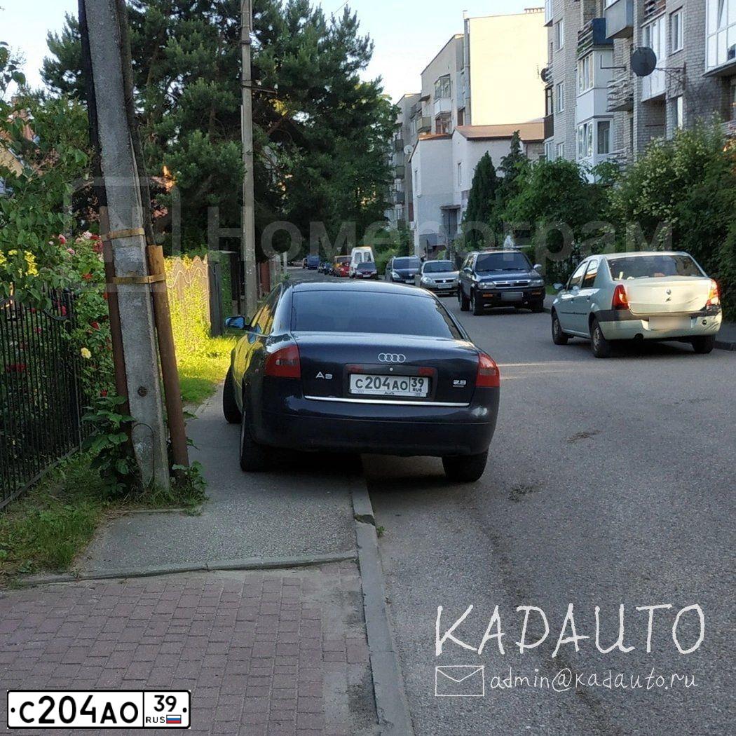 Фото автомобиля AUDI A6, 1998 — госномер С204АО39. Цвет: СИНИЙ