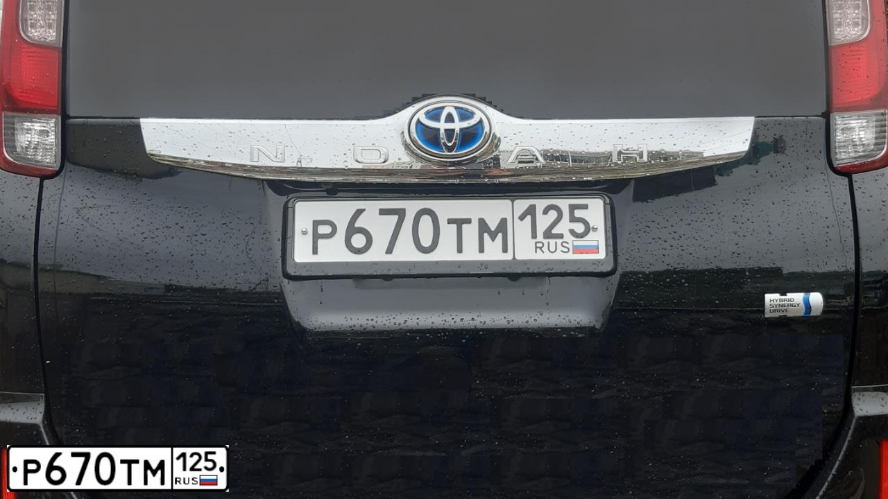 Фото автомобиля TOYOTA NOAH, 2014 — госномер Р670ТМ125
