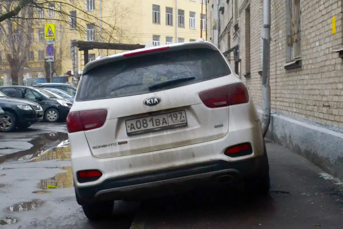 Фото автомобиля KIA SORENTO, 2019 — госномер А081ВА197. Цвет: Белый