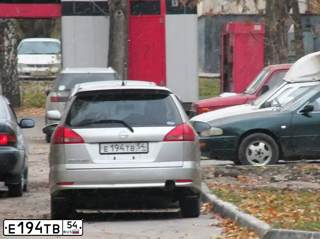 Фото автомобиля NISSAN WINGROAD, 2001 — госномер Е194ТВ54