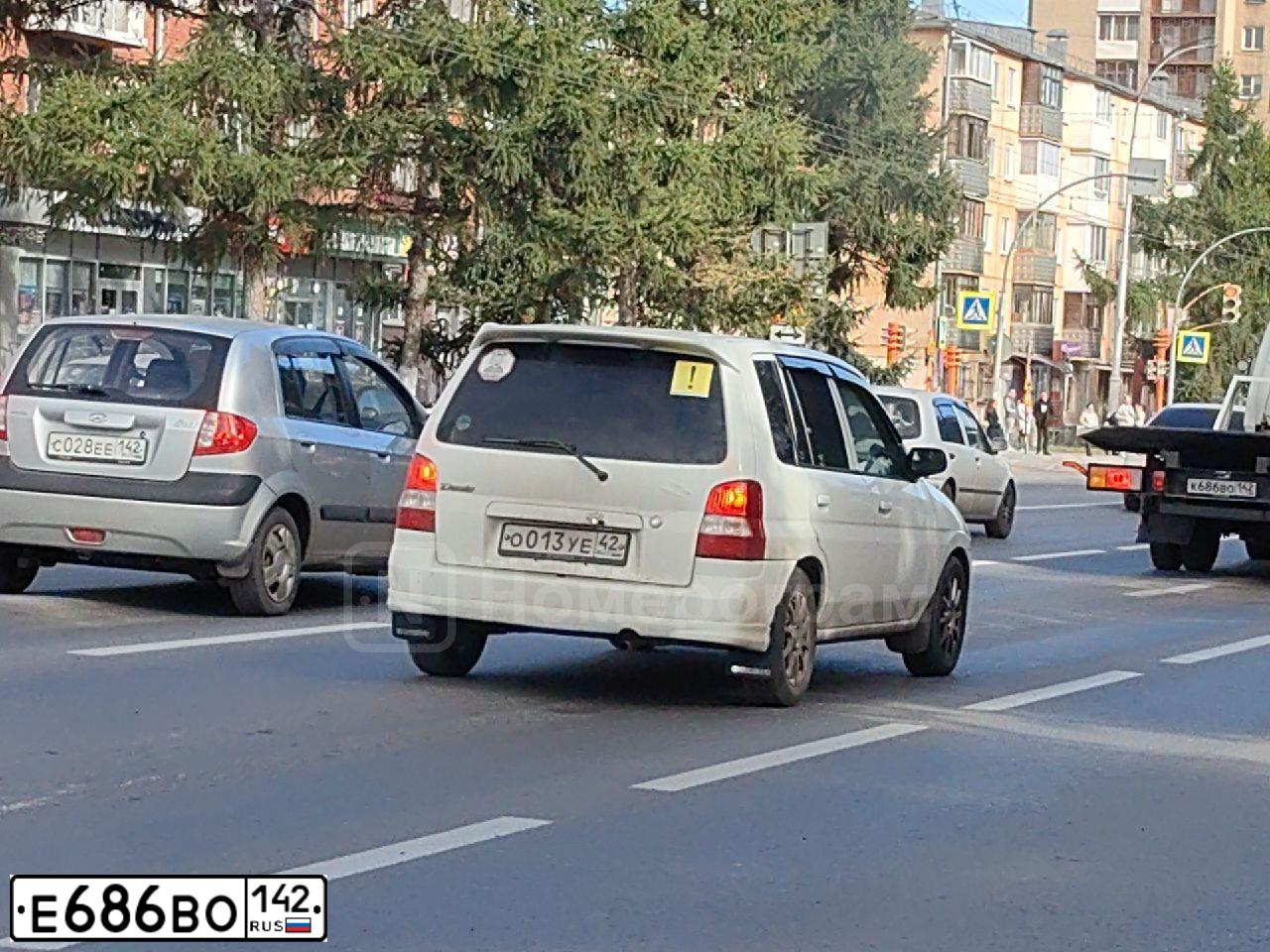 Фото автомобиля MITSUBISHI L 200, 2012 — госномер Р536МН142. Цвет: Белый