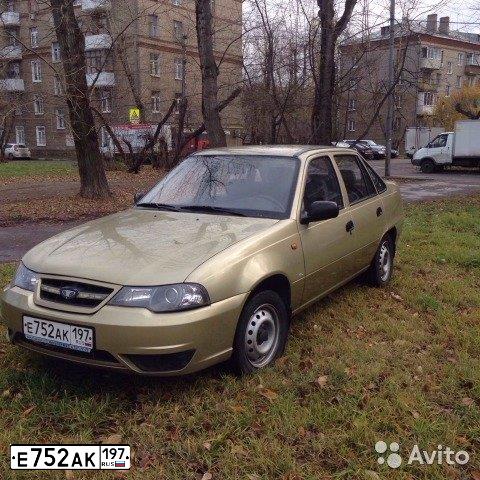 Фото автомобиля DAEWOO NEXIA, 2010 — госномер Е752АК197. Цвет: ЖЕЛТЫЙ