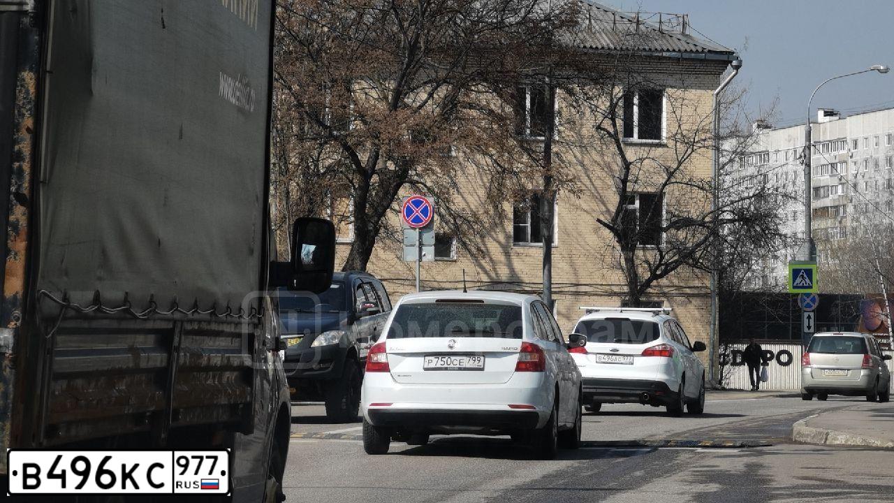 Фото автомобиля HYUNDAI SOLARIS, 2012 — госномер С135ВМ550. Цвет: СЕРЫЙ