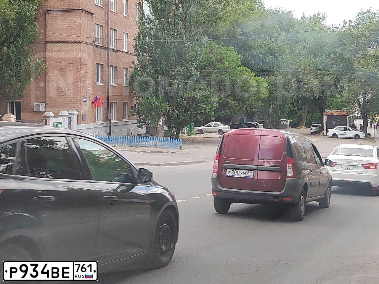 Фото автомобиля LADA 2109 SAMARA, 1998 — госномер М660НН196. Цвет: ТЕМНО-КРАСНЫЙ