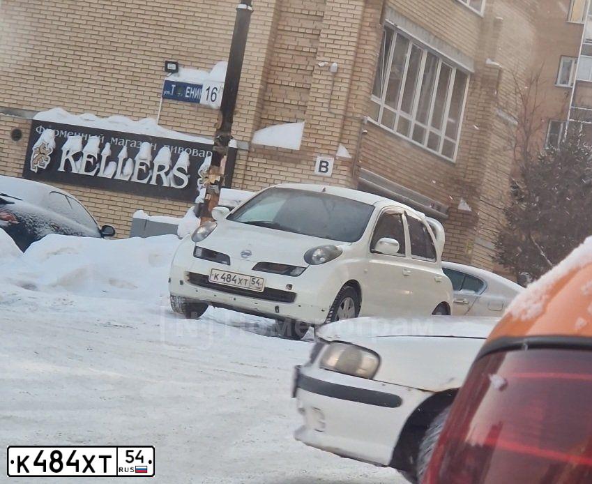 Фото автомобиля NISSAN MARCH, 2005 — госномер К484ХТ54