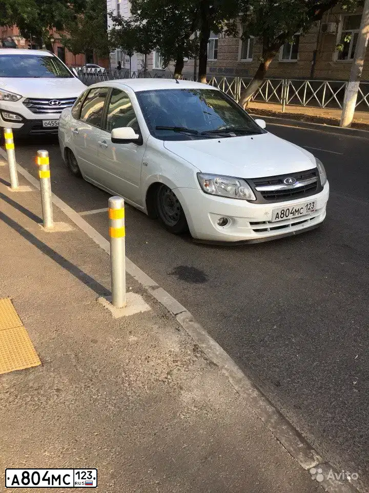 Фото автомобиля LADA 2190 GRANTA, 2013 — госномер А804МС123. Цвет: Белый
