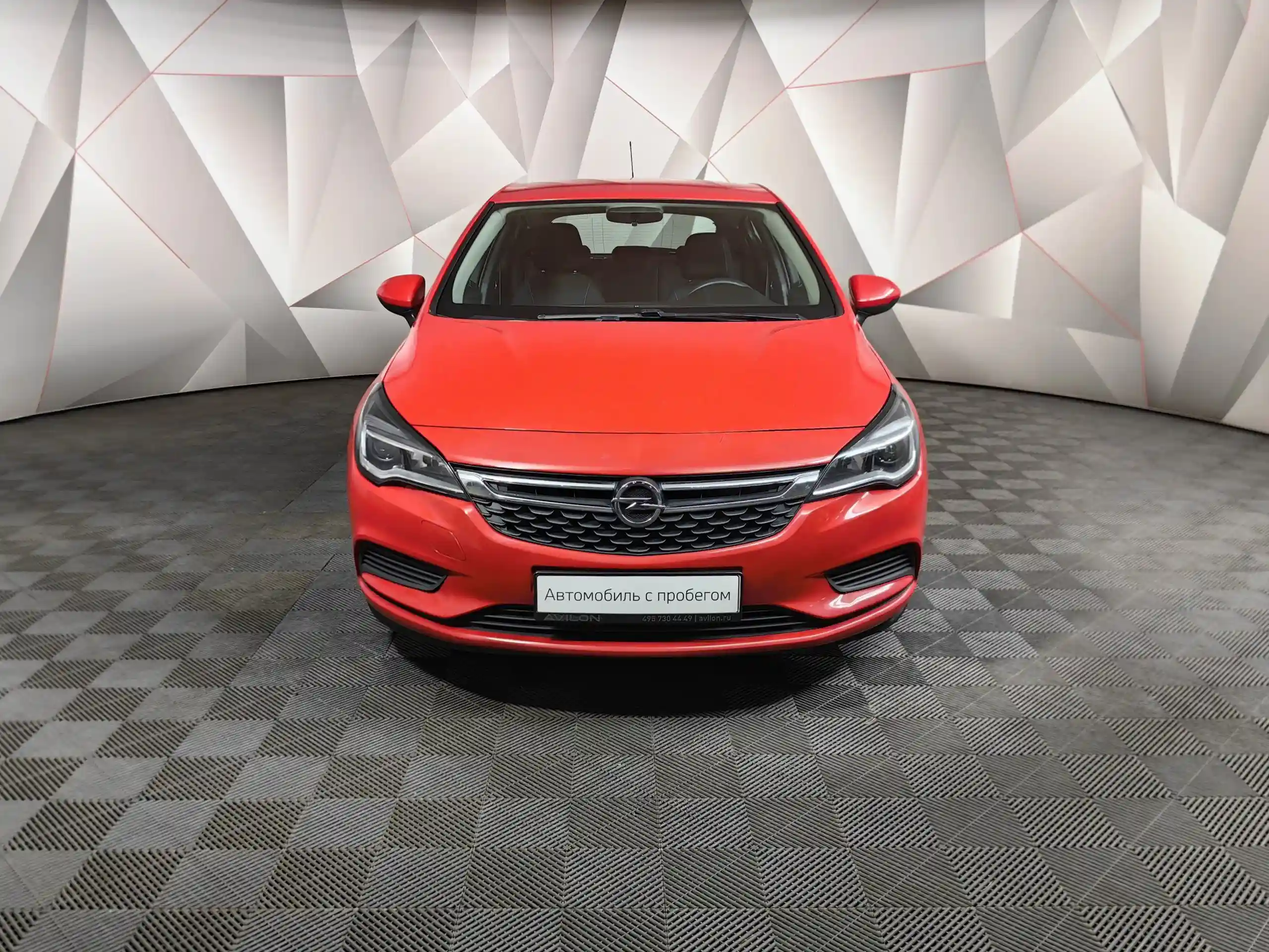Фото автомобиля OPEL ASTRA, 2018 — госномер Т892ЕА977. Цвет: Красный