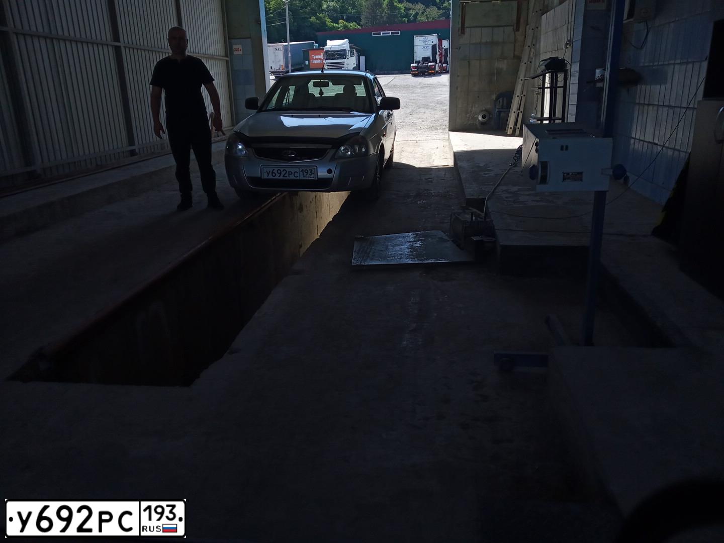 Фото автомобиля ЛАДА 217030 ЛАДА ПРИОРА, 2012 — госномер У692РС193. Цвет: СЕРЫЙ
