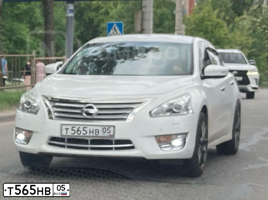 Фото автомобиля NISSAN TEANA, 2015 — госномер Т565НВ05. Цвет: Белый