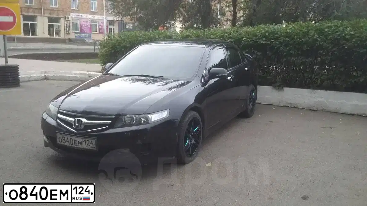 Фото автомобиля HONDA ACCORD, 2005 — госномер В752ХО124. Цвет: ЧЕРНЫЙ