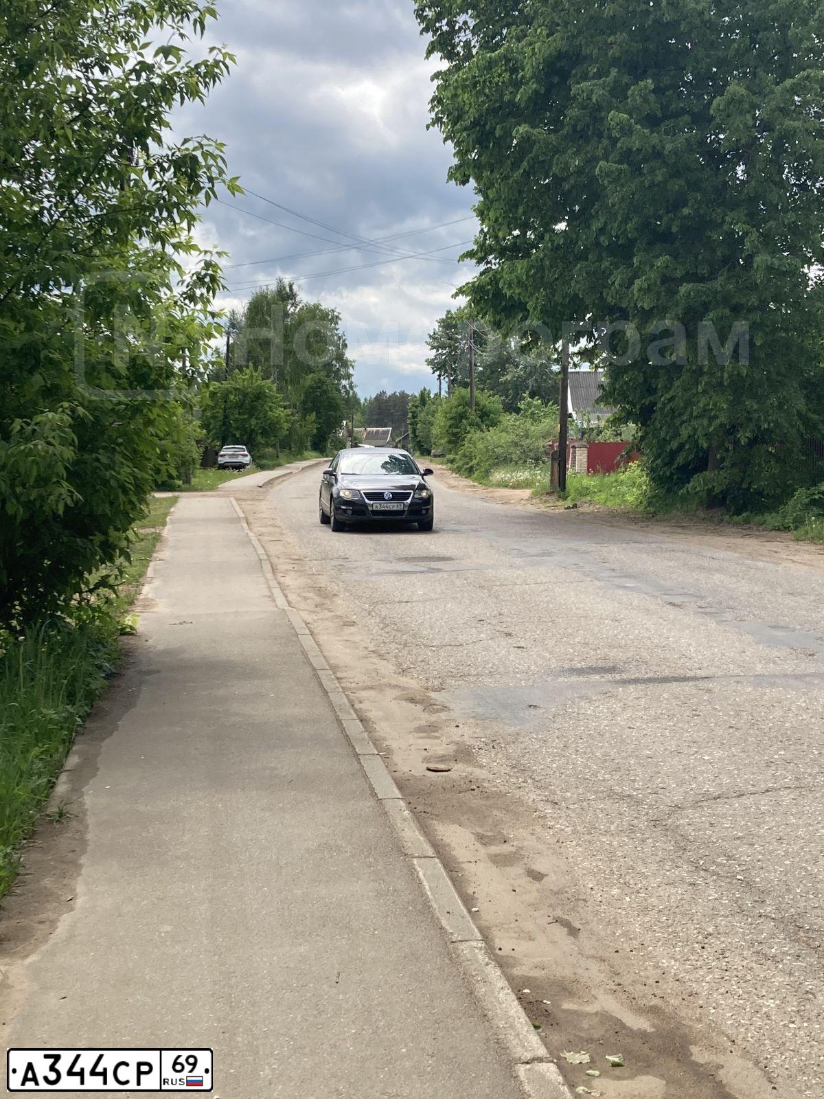 Фото автомобиля VOLKSWAGEN PASSAT, 2007 — госномер Е480ЕЕ36. Цвет: КОРИЧНЕВЫЙ