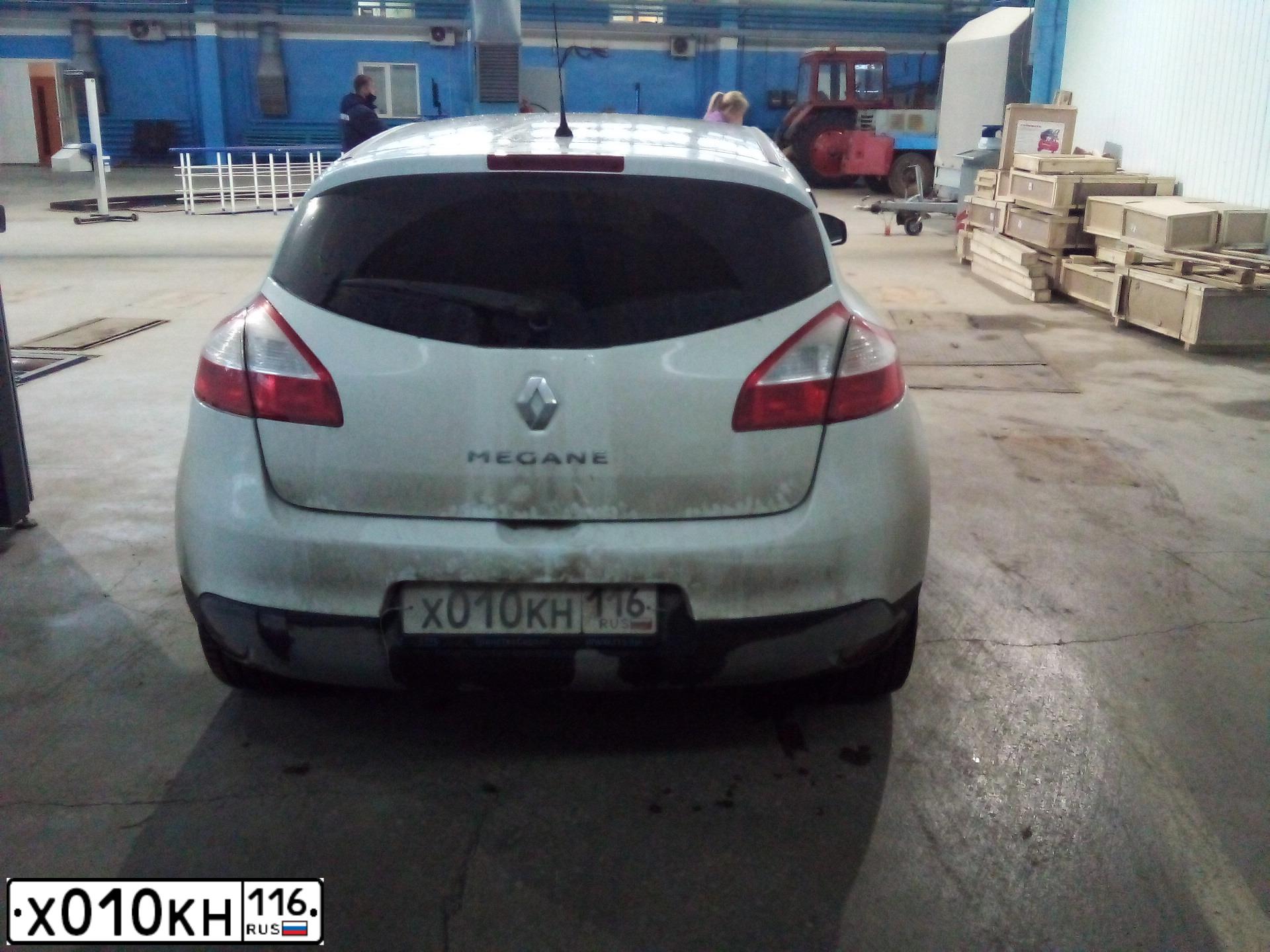 Фото автомобиля RENAULT MEGANE, 2015 — госномер Х010КН116. Цвет: Белый