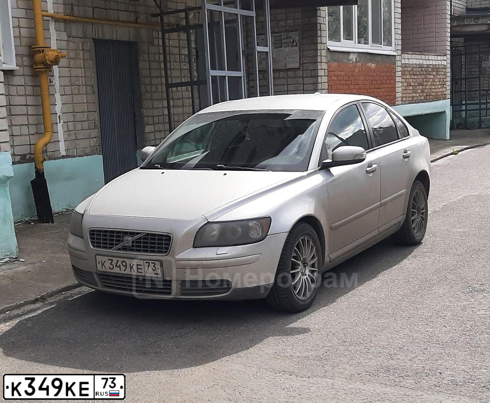 Фото автомобиля VOLVO S40, 2006 — госномер К349КЕ73. Цвет: Серебристый