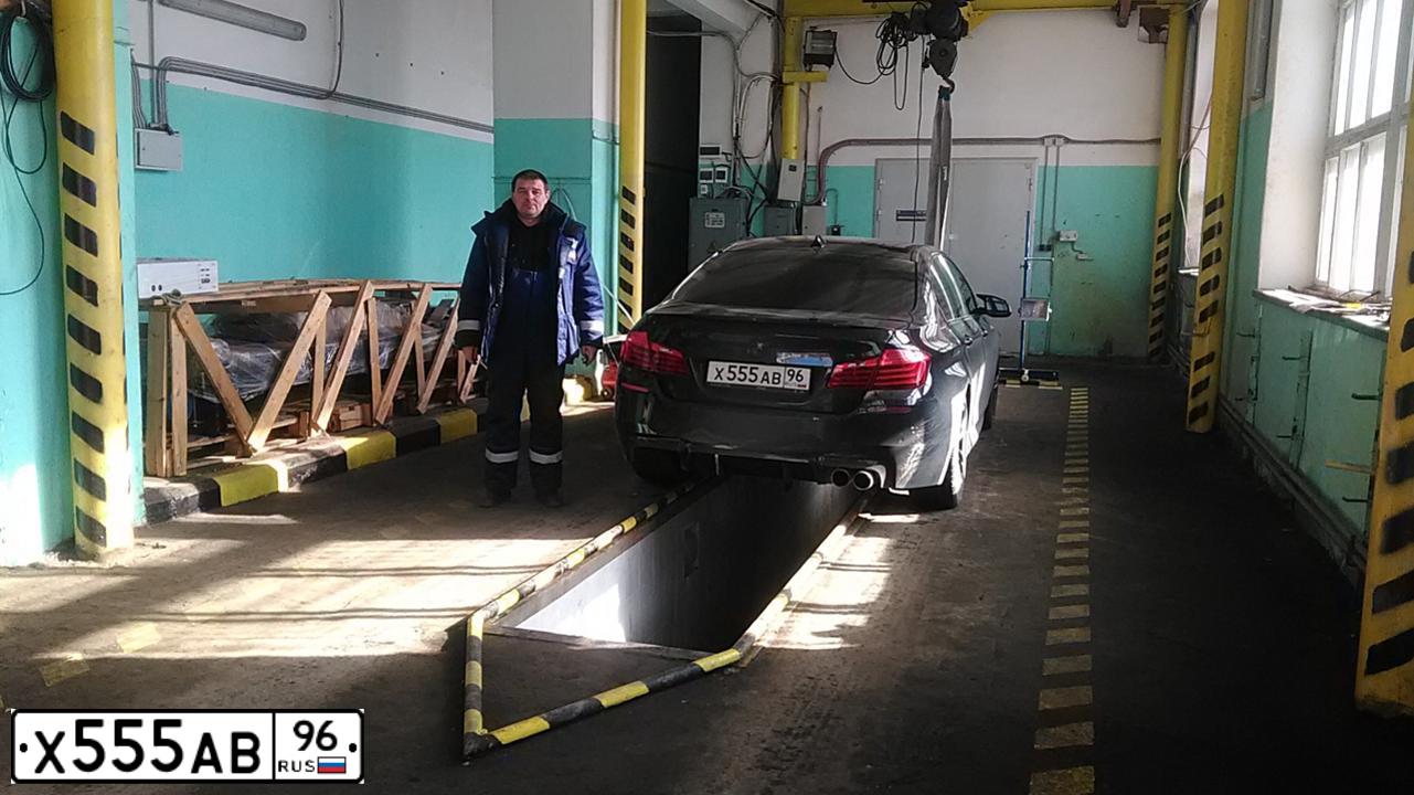 Фото автомобиля INFINITI QX70 /FX/, 2011 — госномер Х555АВ96. Цвет: БЕЛЫЙ