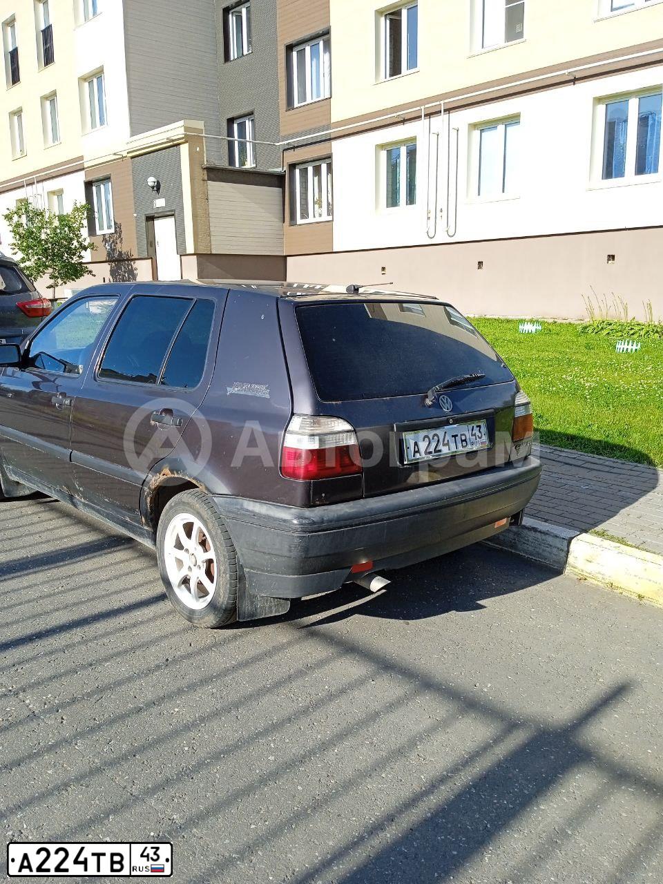 Фото автомобиля VOLKSWAGEN GOLF, 1993 — госномер А224ТВ43. Цвет: ФИОЛЕТОВЫЙ