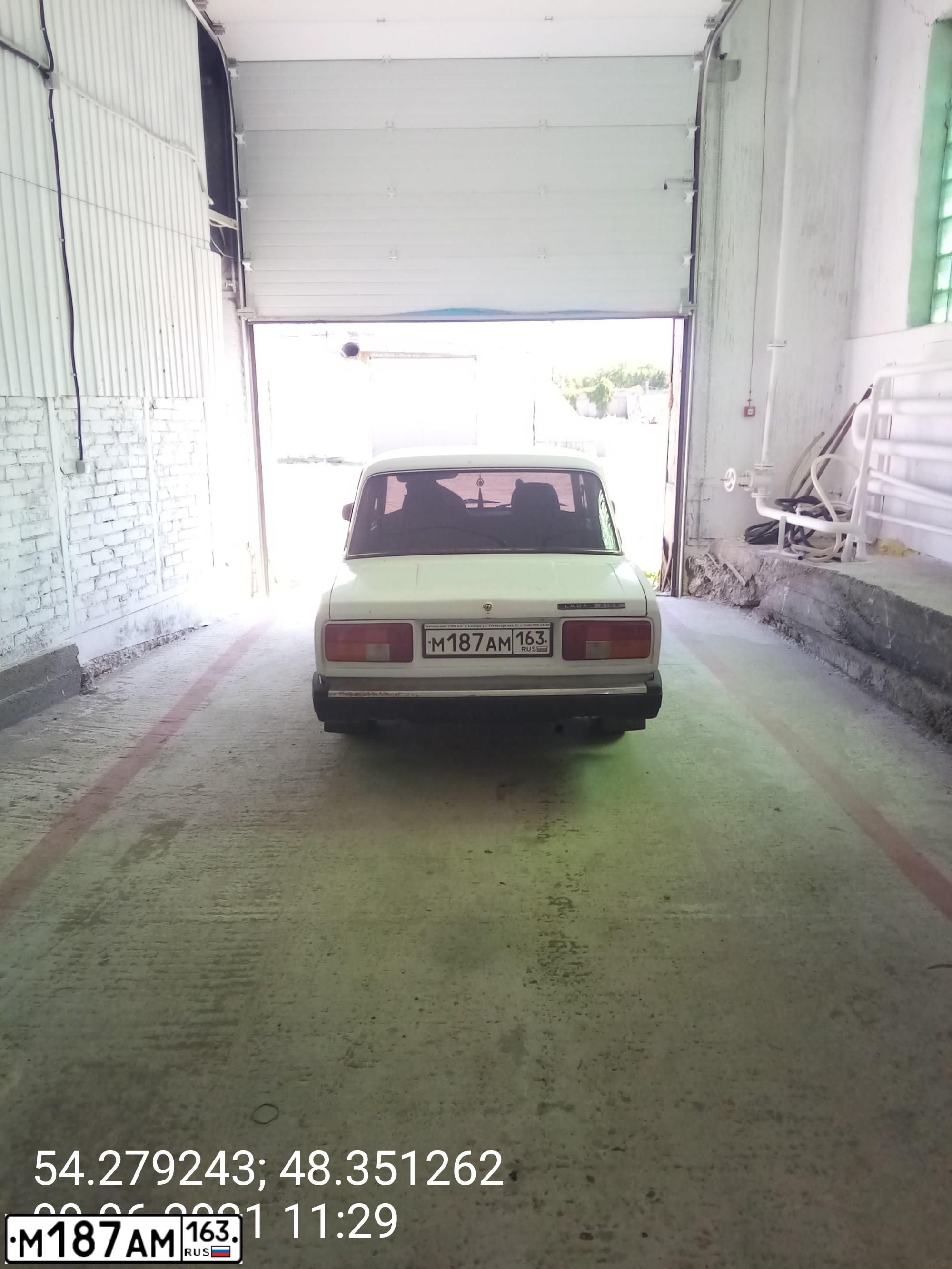Фото автомобиля LADA 2105, 2008 — госномер М187АМ163. Цвет: ЯРКО-БЕЛЫЙ